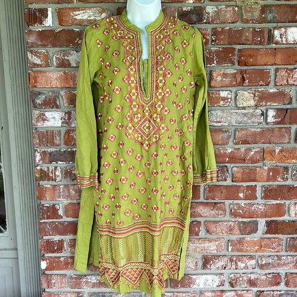 Origins Tops - Origins green embroidered Kurti tunic size Large